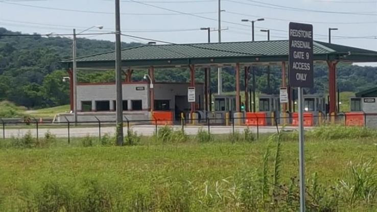 Πανικός σε στρατιωτική βάση: Ένοπλος εν δράσει – Εντολή προς στρατιώτες: «Τρέξτε και κρυφτείτε»